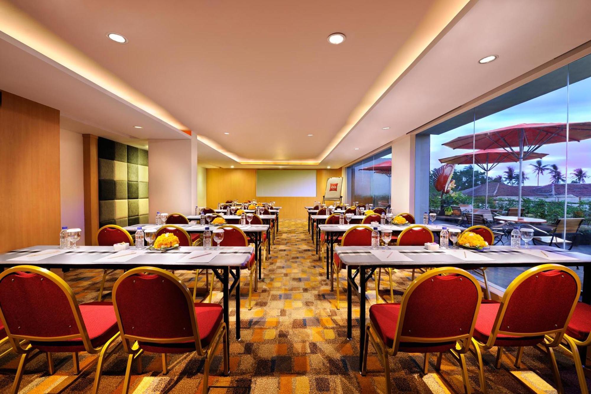 מלון קוטה לומבוק Ibis Bali Kuta עסק תמונה